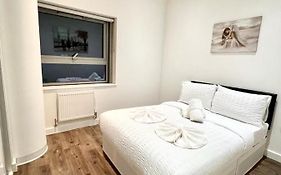 Spacious Flat In West Croydon